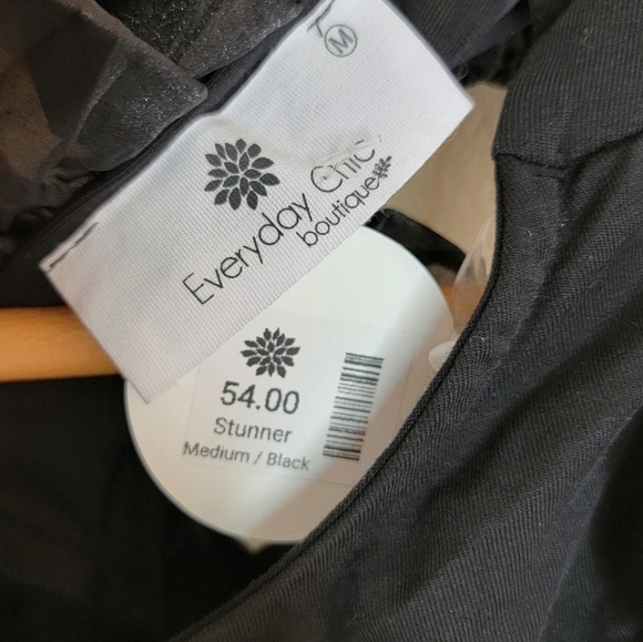 NWT Everyday Chic Boutique | Black Ruffle Statement Sleeve Bodysuit Size Medium - Picture 3 of 6